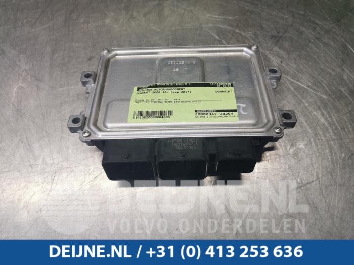 Peugeot 2008 Engine management computer O84896