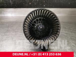 Peugeot 2008 Heating and ventilation fan motor O84899 photo 3