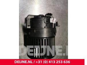 Peugeot 2008 Heating and ventilation fan motor O84899 photo 2