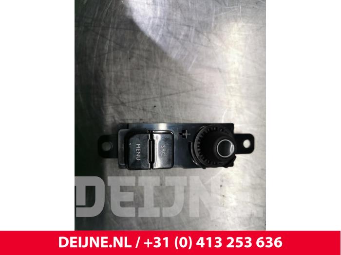 Peugeot 2008 Multi-media control unit O84902