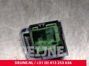 Peugeot 2008 Central locking switch O84915 photo 2