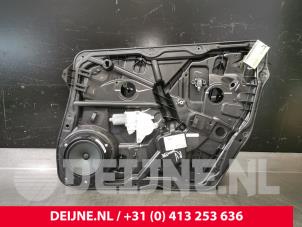 Gebruikte Ruitmechaniek 4Deurs rechts-voor Mercedes GLE (W166) 250d 2.0 Prijs € 150,00 Margeregeling aangeboden door van Deijne Onderdelen Uden B.V.