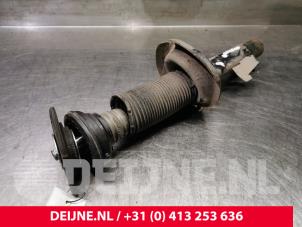 Gebruikte Mac Phersonpoot links-voor Volvo C30 (EK/MK) 2.0 D 16V Prijs € 50,00 Margeregeling aangeboden door van Deijne Onderdelen Uden B.V.