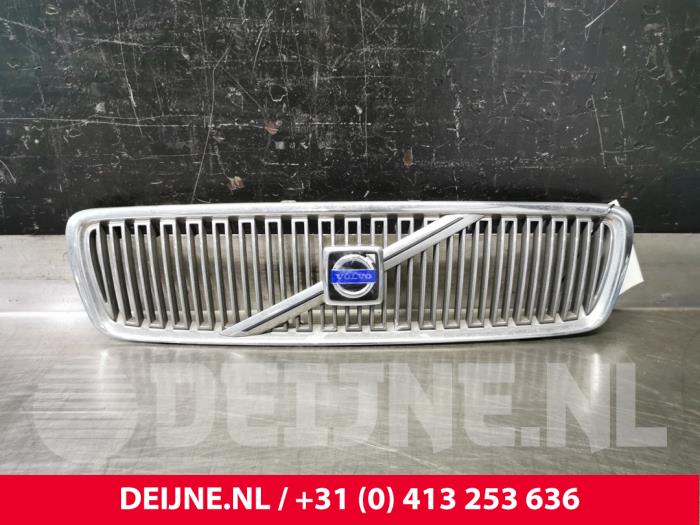 Volvo V70 Grille O85386