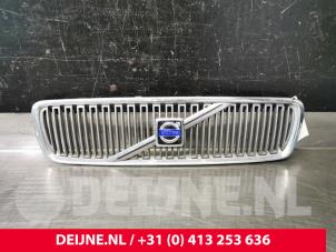 Gebruikte Grille Volvo V70 (SW) 2.4 T 20V Prijs € 50,00 Margeregeling aangeboden door van Deijne Onderdelen Uden B.V.