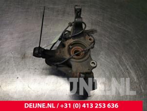 Opel Corsa Fusee links-voor O85852 foto 3