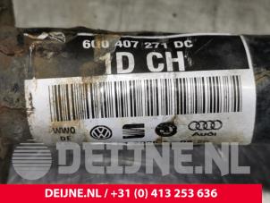 Volkswagen Polo Aandrijfas links-voor O85969 foto 2