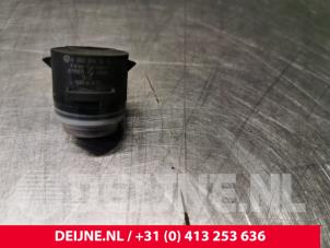 Gebruikte PDC Sensor Mercedes GLE (W166) 250d 2.0 Prijs € 20,00 Margeregeling aangeboden door van Deijne Onderdelen Uden B.V.