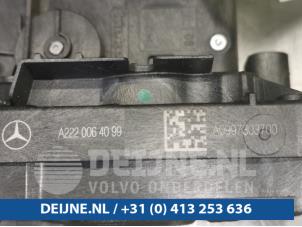 Mercedes GLC-Klasse Rear door lock mechanism 4-door, left O86158 photo 2