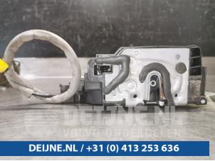 Gebruikte Deurslot Mechaniek 4Deurs links-achter Mercedes GLC (X253) 2.0 250 16V 4-Matic Prijs € 50,00 Margeregeling aangeboden door van Deijne Onderdelen Uden B.V.