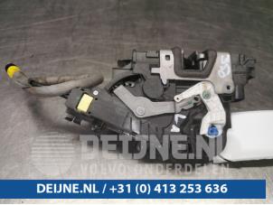 Mercedes GLC-Klasse Rear door lock mechanism 4-door, left O86158 photo 3