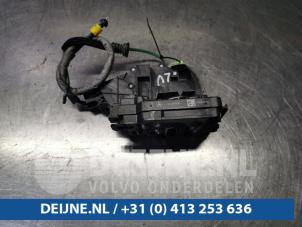 Gebruikte Deurslot Mechaniek 4Deurs links-voor Mercedes GLC (X253) 2.0 250 16V 4-Matic Prijs € 70,00 Margeregeling aangeboden door van Deijne Onderdelen Uden B.V.