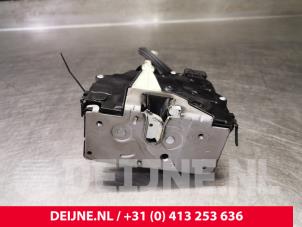 Opel Corsa Front door lock mechanism 4-door, right O86254 photo 2