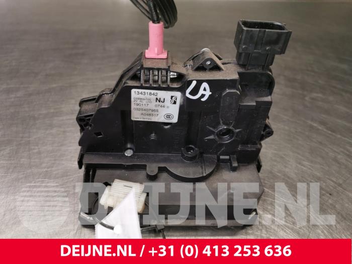 Opel Corsa Türschlossmechanik 4-türig links hinten O86257