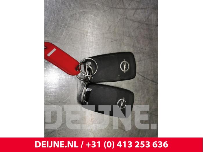 Opel Corsa Kontaktslot+Sleutel O86283