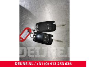 Opel Corsa Ignition lock + key O86283 photo 2