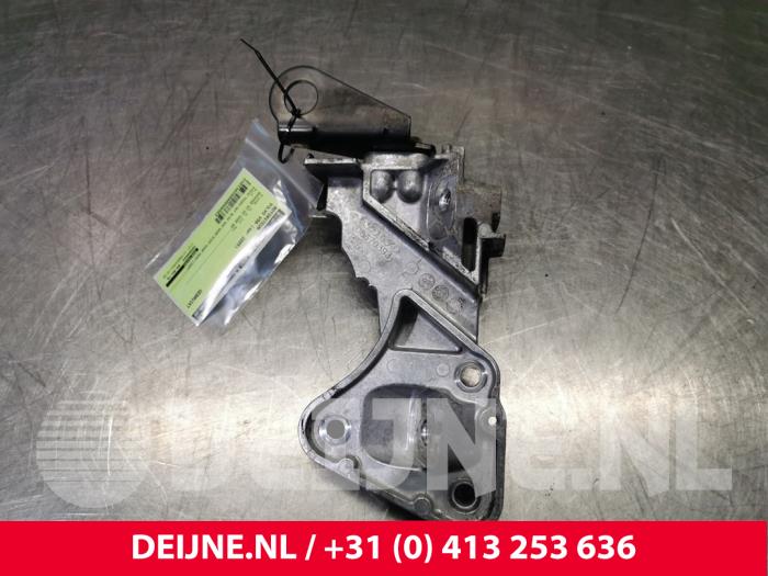 Gebruikte Motorrubber Volvo V50 (MW) 2.4 20V Prijs € 50,00 Margeregeling aangeboden door van Deijne Onderdelen Uden B.V.