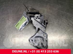 Gebruikte Motorsteun Volvo V50 (MW) 2.4 20V Prijs € 50,00 Margeregeling aangeboden door van Deijne Onderdelen Uden B.V.