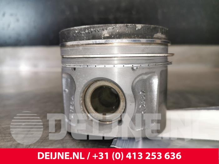 Peugeot Boxer Kolben O86533