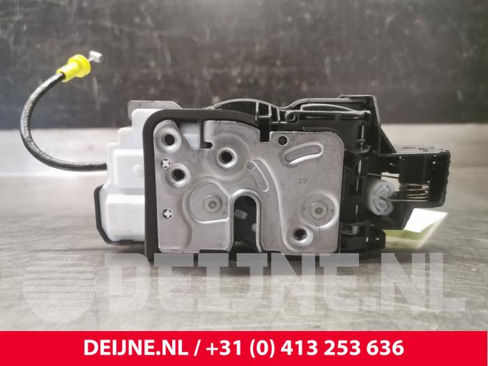 Volvo XC60 Rear door mechanism 4-door, right O86576