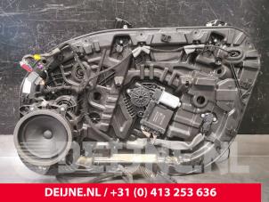 Gebruikte Ruitmechaniek 4Deurs rechts-voor Volvo XC60 II (UZ) 2.0 D4 16V AWD Prijs € 125,00 Margeregeling aangeboden door van Deijne Onderdelen Uden B.V.
