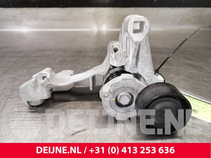 Gebruikte Dynamosteun boven Renault Kangoo/Grand Kangoo (KW) 1.2 16V TCE Prijs € 36,30 Inclusief btw aangeboden door van Deijne Onderdelen Uden B.V.