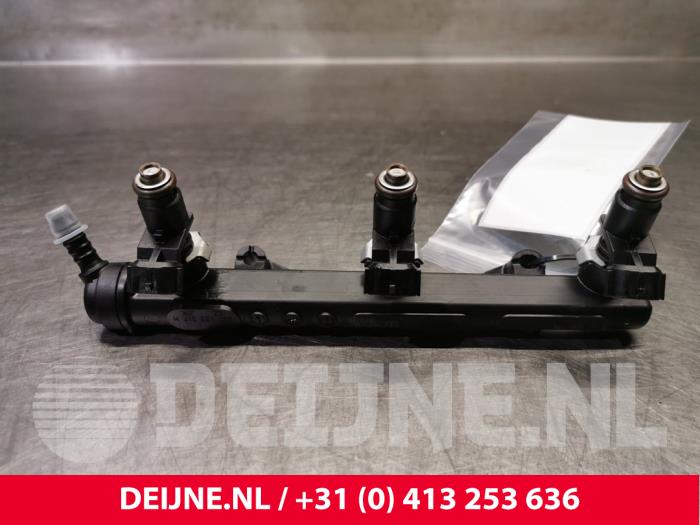 Volkswagen Polo Fuel injector nozzle O86771