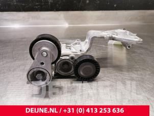 Gebruikte Dynamosteun boven Volvo V50 Prijs € 30,00 Margeregeling aangeboden door van Deijne Onderdelen Uden B.V.