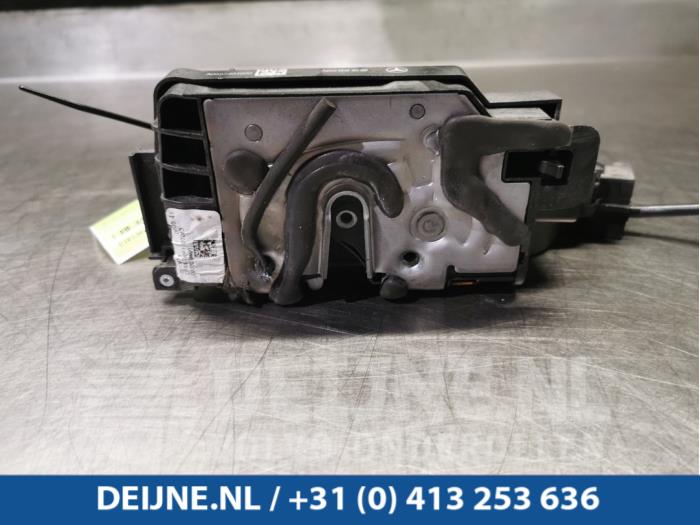 Mercedes C-Klasse Rear door lock mechanism 4-door, left O86980
