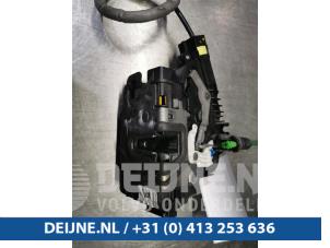 Mercedes C-Klasse Deurslot Mechaniek 4Deurs links-achter O86980 foto 3