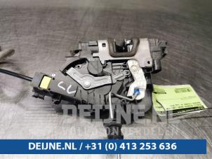 Mercedes C-Klasse Door lock mechanism 4-door, front left O86981 photo 2