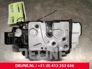 Gebruikte Deurslot Mechaniek 4Deurs rechts-achter Volvo XC40 (XZ) 1.5 T3 12V Prijs € 150,00 Margeregeling aangeboden door van Deijne Onderdelen Uden B.V.
