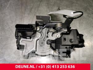 Volvo XC40 Rear door mechanism 4-door, right O87046 photo 3