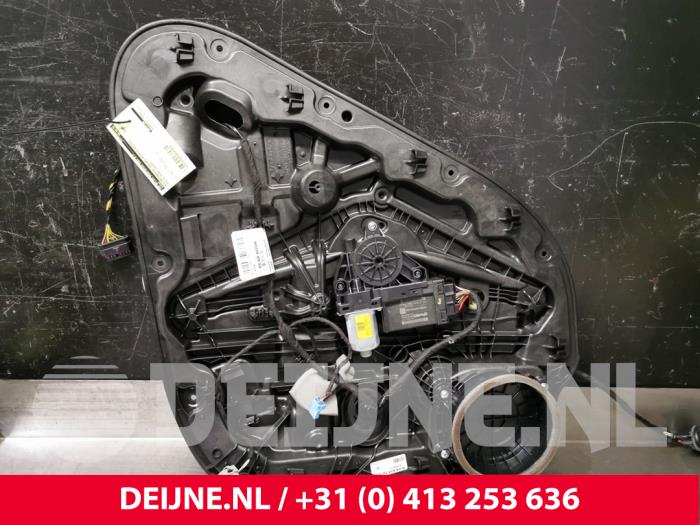 Volvo XC40 Ruitmechaniek 4Deurs rechts-achter O87058
