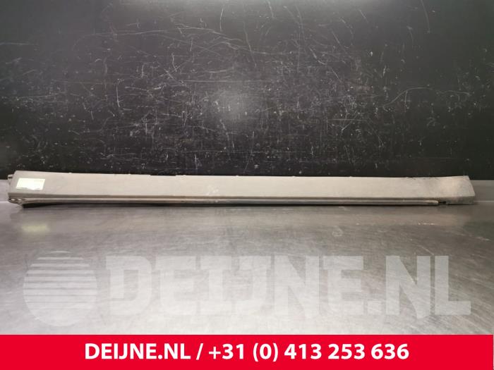 Volvo XC60 Side skirt, left O87345