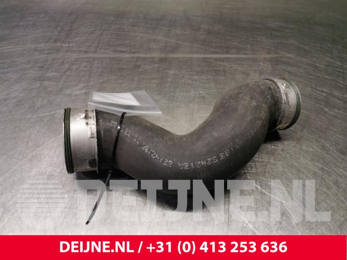 Gebruikte Intercooler Slang Volkswagen Transporter Prijs € 12,10 Inclusief btw aangeboden door van Deijne Onderdelen Uden B.V.