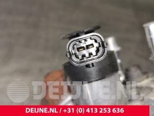 Citroen Berlingo Brandstofpomp Mechanisch O87576 foto 2
