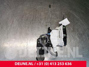 Mercedes ML-Klasse Rear door lock mechanism 4-door, left O87626 photo 2