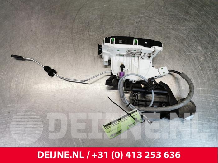Mercedes ML-Klasse Door lock mechanism 4-door, front left O87627