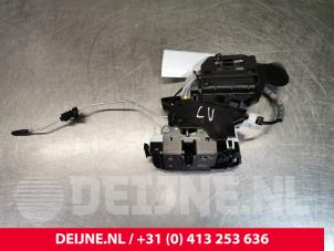 Mercedes ML-Klasse Door lock mechanism 4-door, front left O87627 photo 2