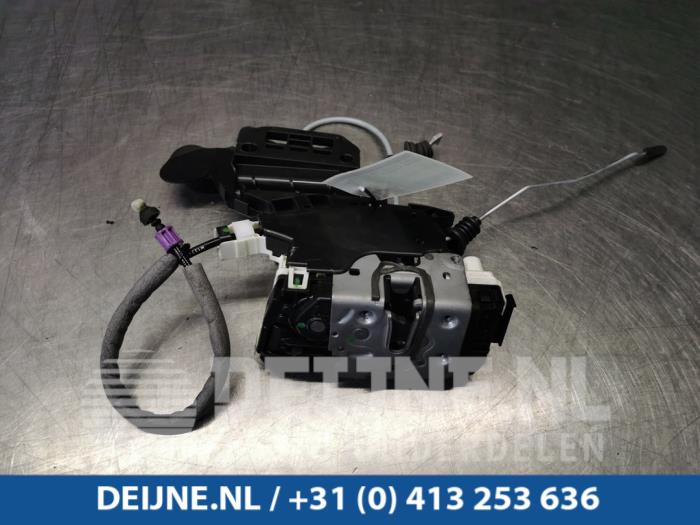 Mercedes ML-Klasse Rear door mechanism 4-door, right O87628