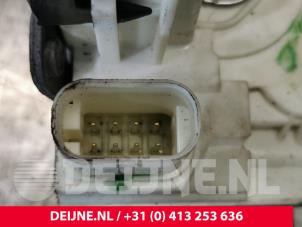 Mercedes ML-Klasse Front door lock mechanism 4-door, right O87629 photo 2