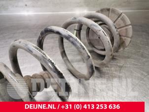 Mercedes Vito Schraubenfeder hinten O87726 foto 3