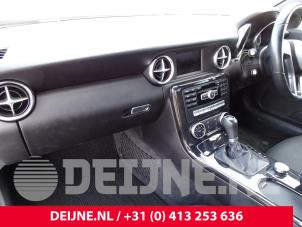 Gebruikte Kachel Bedieningspaneel Mercedes SLK-Klasse 11- Prijs € 190,00 Margeregeling aangeboden door van Deijne Onderdelen Uden B.V.