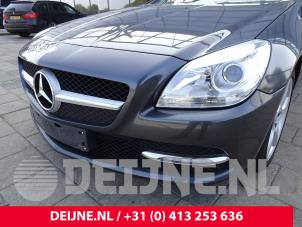 Gebruikte Koplamp links Mercedes SLK-Klasse 11- Prijs € 200,00 Margeregeling aangeboden door van Deijne Onderdelen Uden B.V.