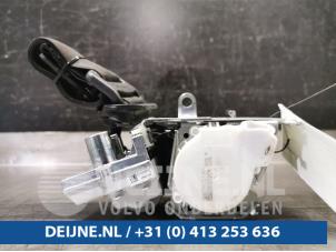 Mercedes SLK-Klasse 11- Front seatbelt, right O88211 photo 2