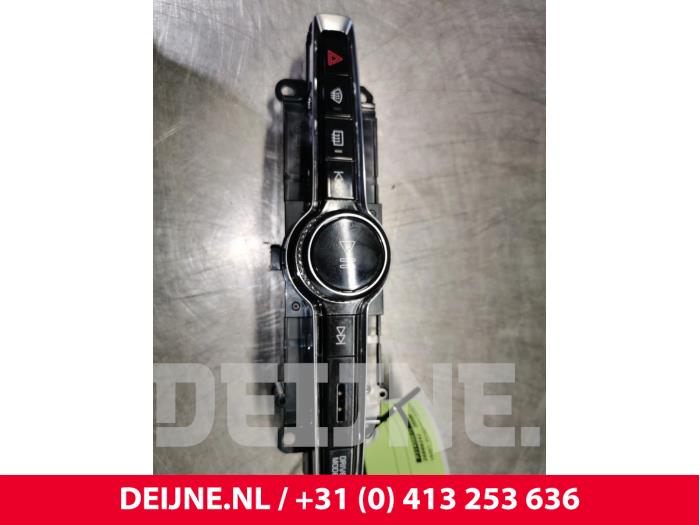 Volvo XC40 Radiobedienings paneel O88263