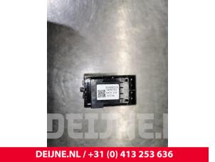 Volvo XC40 Parking brake switch O88277 photo 2
