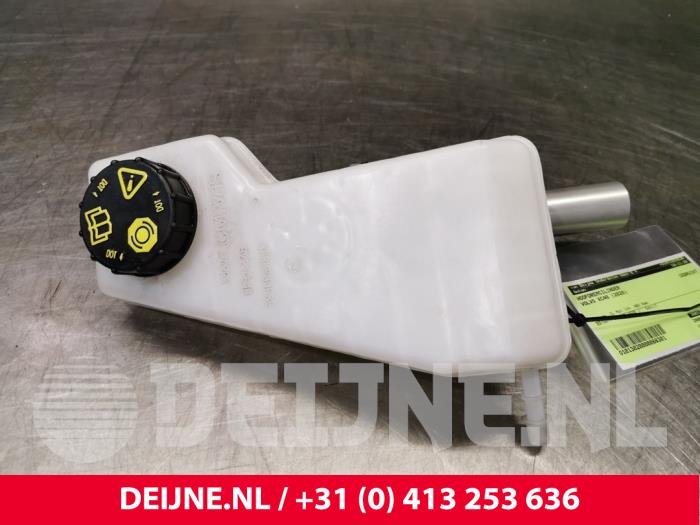 Gebruikte Hoofdremcilinder Volvo XC40 (XZ) 1.5 T3 12V Prijs € 100,00 Margeregeling aangeboden door van Deijne Onderdelen Uden B.V.