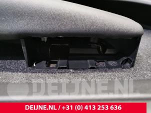 Gebruikte Portierbekleding 4Deurs rechts-voor Volvo XC40 (XZ) 1.5 T3 12V Prijs € 125,00 Margeregeling aangeboden door van Deijne Onderdelen Uden B.V.